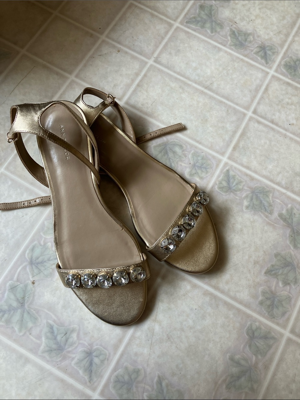 New Ann Taylor Merritt Jeweled toe Flat Sandal, 8.5 Gold Buckleโ closure